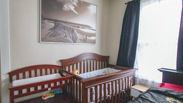 2 bedrooms, desk, iron/ironing board, WiFi (free)