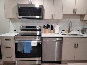 Fridge, microwave, oven, stovetop - Elegance by Mal and Al (Regina)
