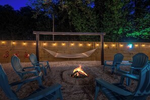 Property grounds - Near Downtown Raleigh l Hot Tub l Fire Pit l BBQ l Games (Raleigh)