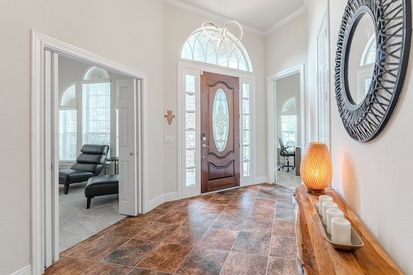 Interior - AMPLE 4BR Family Retreat w Big Yard + Summer Kitchen (Spring)