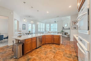 Interior - AMPLE 4BR Family Retreat w Big Yard + Summer Kitchen (Spring)