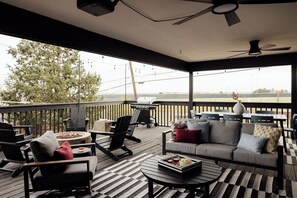 Outdoor dining - Cozy Luxe Getaway Near Trails + Town (Arvada)