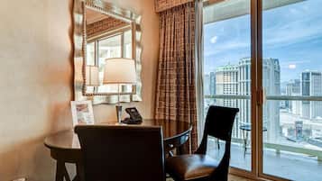 Studio, 1 King Bed with Sofa bed, Balcony, City View | Interior