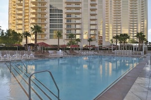 Estúdio luxo, vista para a cidade | Piscina | 4 piscinas externas