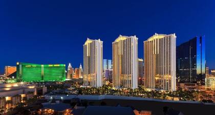 MGM Signature - Strip view suite