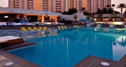 MGM Signature - Strip view suite