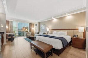 Premium bedding, pillowtop beds, in-room safe, desk - MGM Signature - Strip view suite (Las Vegas)