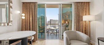 MGM Signature - Strip view suite