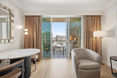 MGM Signature - Strip view suite