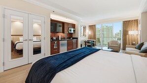 Premium bedding, pillowtop beds, in-room safe, desk - MGM Signature - Strip view suite (Las Vegas)