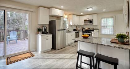 Walk to downtown Kennesaw-Updated 3-bedroom house,well equipped kitchen, sleeps8