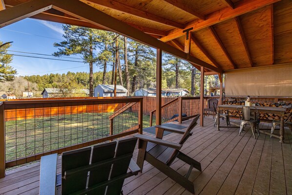 Outdoor dining - Cozy Cabin in the Pines w/ Grill & Outdoor Dining (Flagstaff)