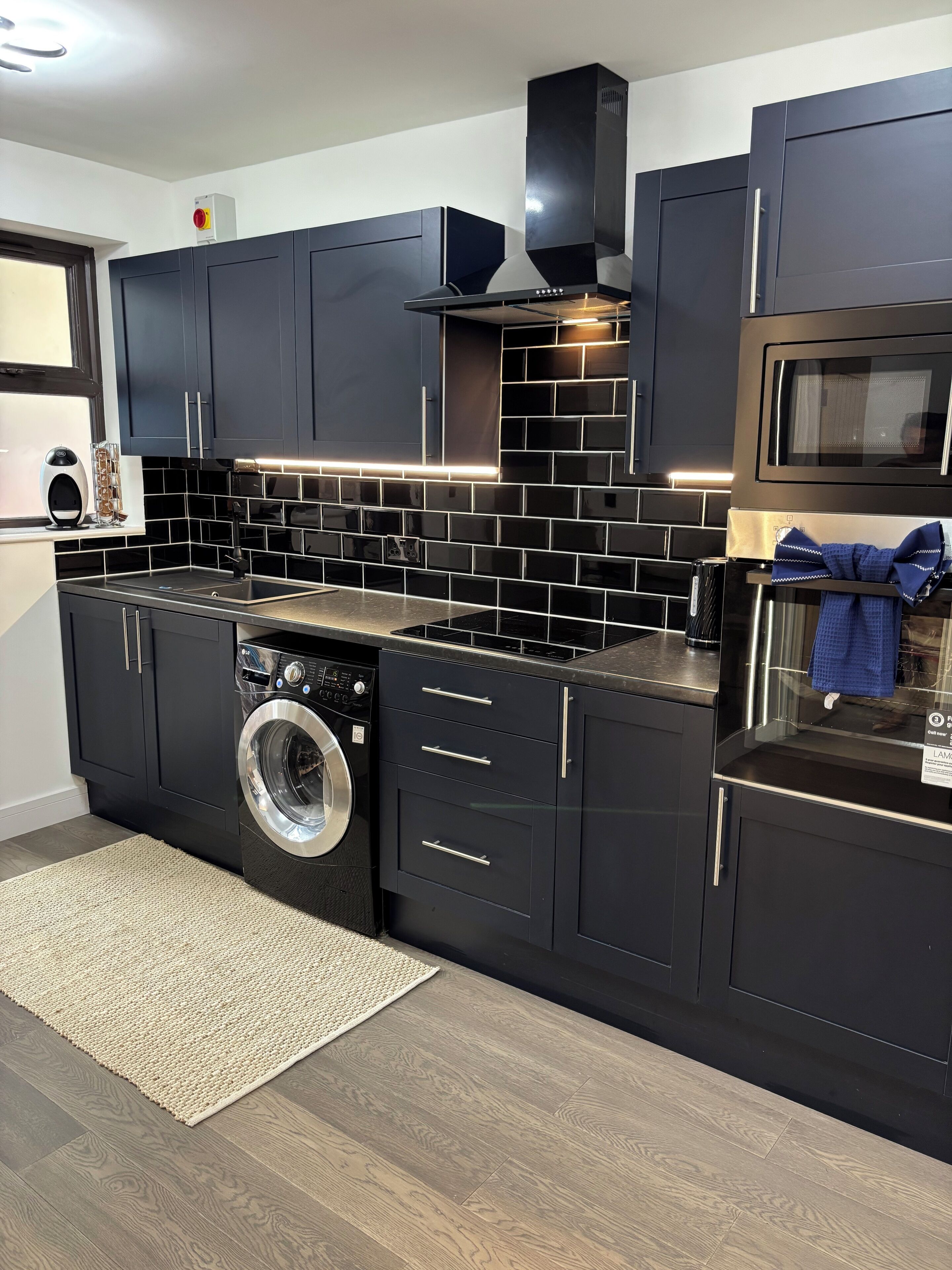 Geladeira, micro-ondas, fogão, cooktop