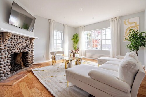 Prime Luxury NYC - Balcony & Wood-Burning Fireplace