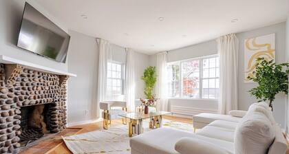 Prime Luxury NYC - Balcony & Wood-Burning Fireplace