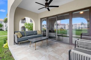 2 bedrooms - New Remodel Ocean View Pool 75 TV Sleeps 6 (Seven Mile Beach)