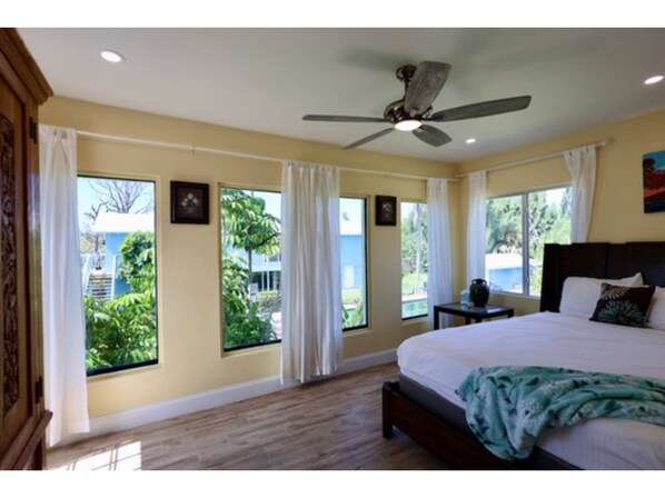WiFi, bed sheets - Charming 3-bedroom upstairs unit in a house with a shared pool in pine island (Saint James City)