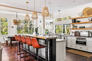 Fridge, microwave, oven, stovetop - Quiet Bohemian Home on Siesta Key (Sarasota)