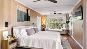 4 bedrooms, iron/ironing board, travel crib, WiFi (free) - Siesta Key Pool House with Fire Pit & Deck (Sarasota)