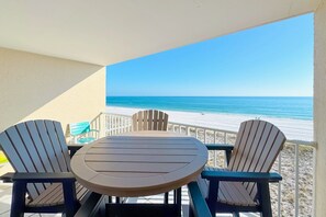 Outdoor dining - Seacrest 407 | Sunny condo, gorgeous and quiet beach, great location! (Gulf Shores)