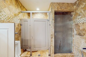 Hair dryer, towels - < 1 Mi to Beach! Top-Floor Naples Retreat w/ Pool (Naples)