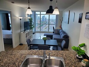 Interior - Downtown Toronto 2BR/2BA | Unbeatable Lake & City Views | Free Parking! (Toronto)