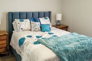 Iron/ironing board, Internet, bed sheets