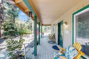 Terrace/patio - 1 Mi to Boat Launch! Lake-View Chiloquin Retreat (Chiloquin)