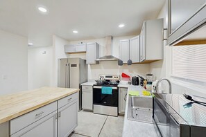 Fridge, microwave, stovetop, dishwasher - Dog-Friendly Getaway w/ Yard in Tucson! (Tucson)