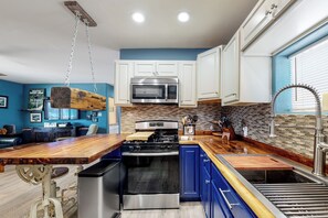 Fridge, microwave, stovetop, coffee/tea maker - 4 Mi to Dtwn: Pet-Friendly Getaway in Phoenix (Phoenix)