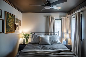Desk, WiFi, bed sheets - (Portland)