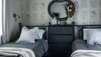 Escritorio, wifi, ropa de cama