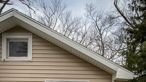 A house with a black front door, two potted plants, and a small window above the door. - Charming 2BR Cottage · Near Lake Lookout · Wine Tasting Included · Pet Friendly (Portland)