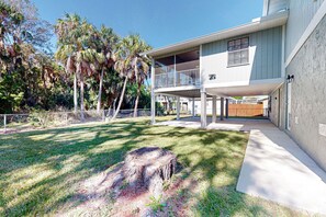 Property grounds - 3BR Dog-Friendly Oasis w/ Large Balcony, W & D (Palmetto)