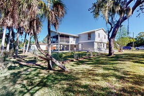 Exterior - 3BR Dog-Friendly Oasis w/ Large Balcony, W & D (Palmetto)