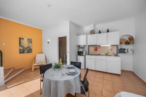 Interior - Enjoy relaxed Algarve living in Fuseta with a shared pool and garden views. (Fuseta)