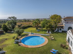 Pool - Enjoy relaxed Algarve living in Fuseta with a shared pool and garden views. (Fuseta)