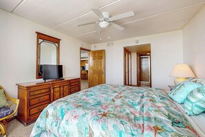 3 bedrooms, iron/ironing board, Internet, bed sheets - Beachside 3BR Resort Condo: Suntide III - Unit 210 (South Padre Island)