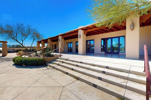 Pool & Hot Tub Access: 'Lake Havasu Lakehouse'