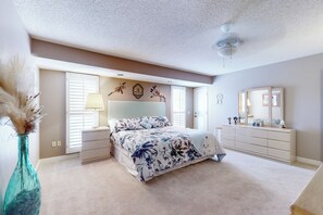 Schreibtisch, Internetzugang, Bettwäsche