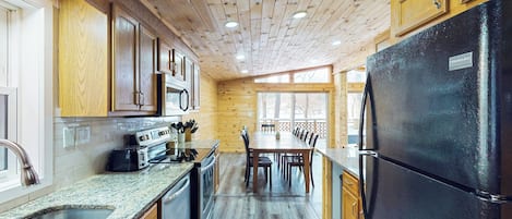 Fridge, microwave, stovetop, dishwasher