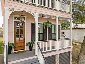 Exterior detail - Blocks to the Strand and to the Seawall (Galveston)