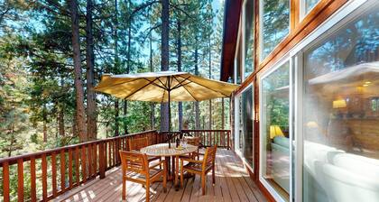 Projector & Deck! Family Cabin, 4 Mi to Lake Davis