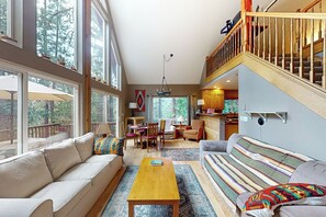 تلفزيون، مدفأة، كُتُب