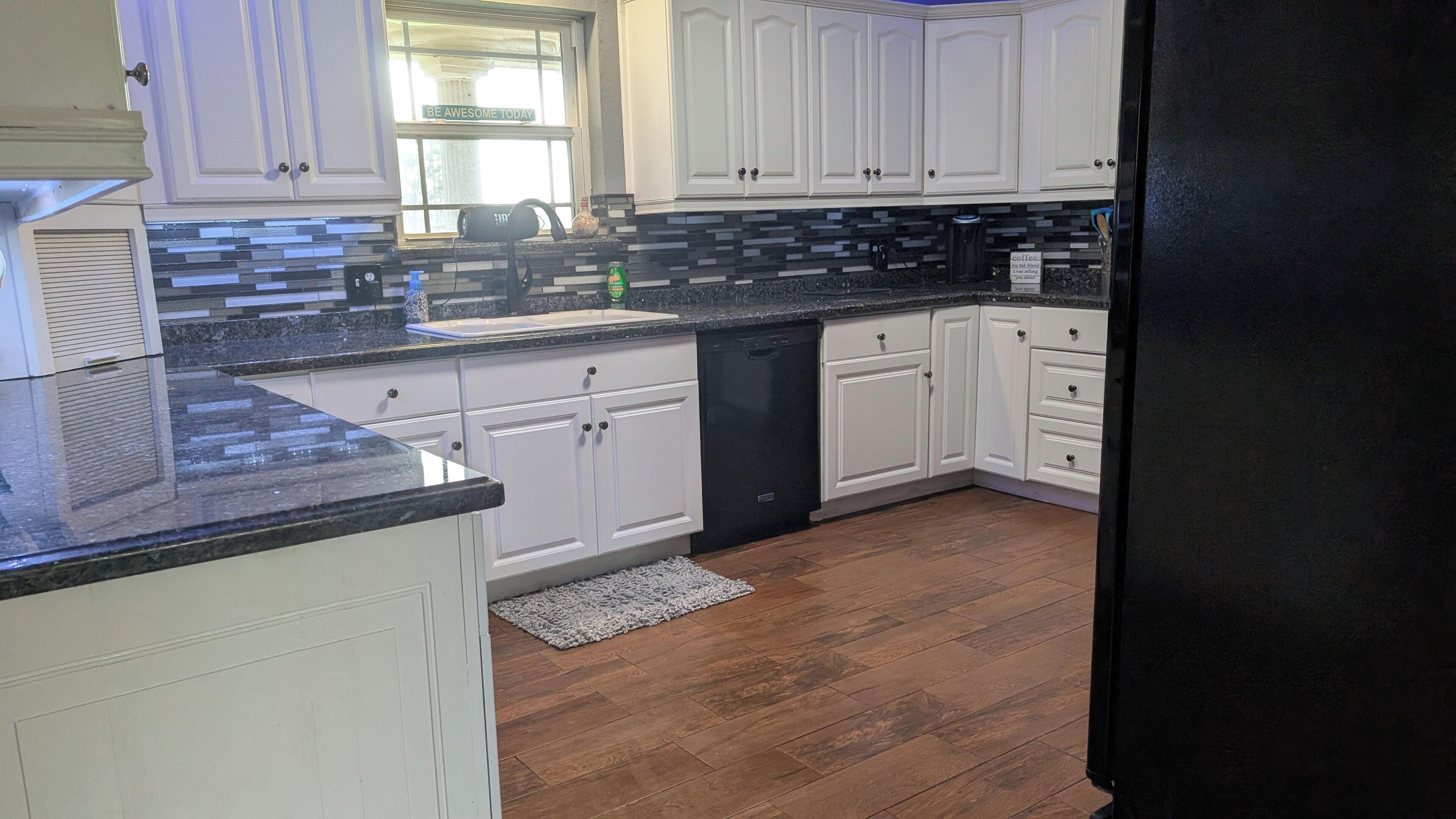 Microondas, horno, parrilla de estufa y lavavajillas 