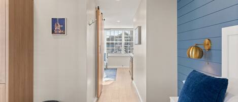 Escrivaninha, ferros/tábuas de passar roupa, berço de viagem, Wi-Fi