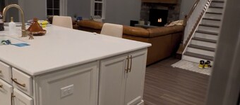 Spacious 5 bedroom house Delaware 1 mile to Alum Creek beach brand new