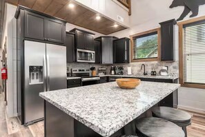 Microwave, oven, stovetop, dishwasher - New! 4BR - Hot Tub & PVT Basketball/Pickleball Court! (Pigeon Forge)