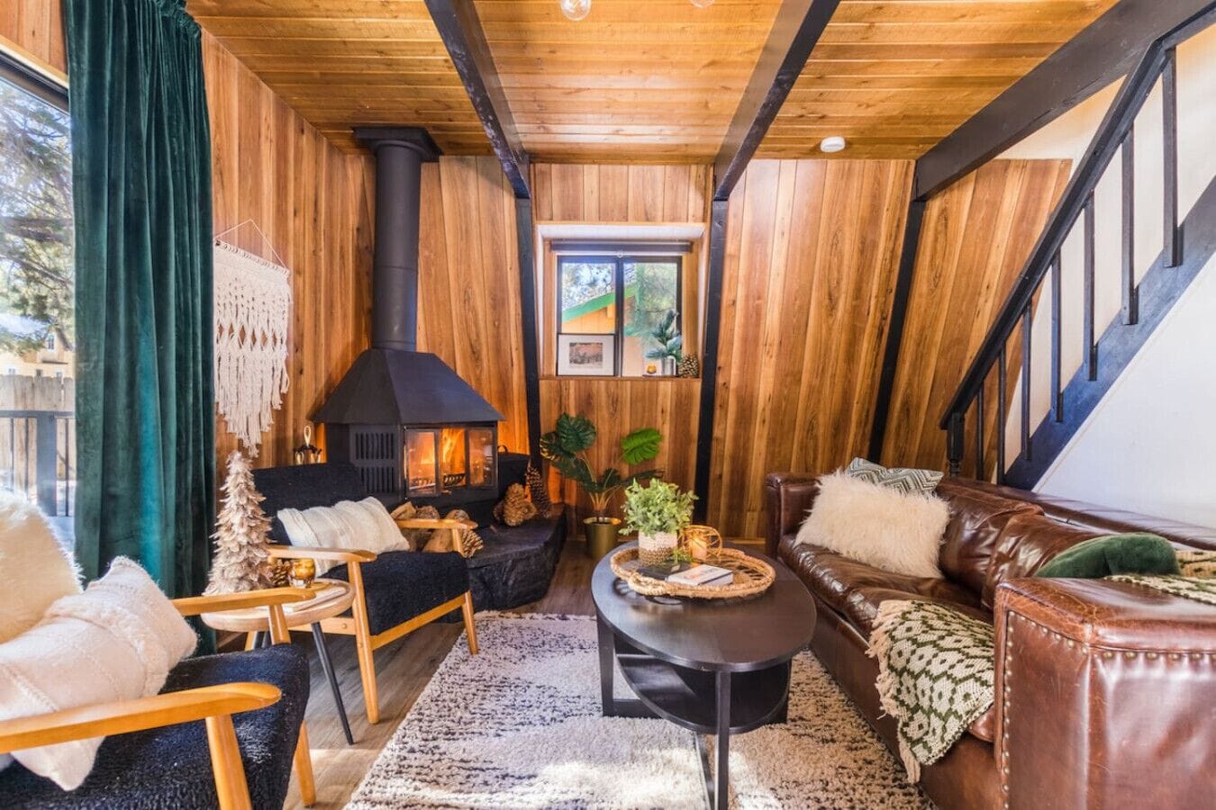 Televisión y chimenea 