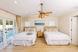 Tabla de planchar con plancha, wifi y ropa de cama 